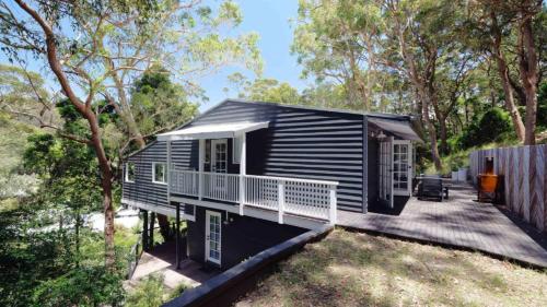 Instalaciones, 'Bouddi Bush and Bay Retreat' by HolidayCo in Killcare