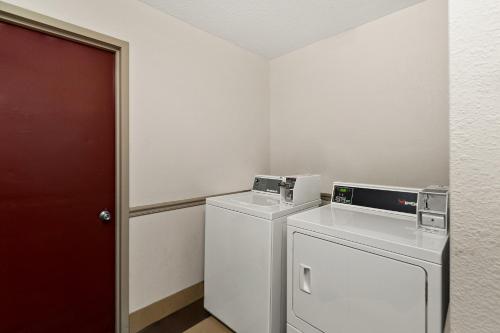 Red Roof Inn Martinsburg - image 2