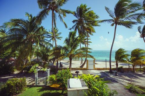 Vue imprenable sur le lagon et accès plage Le Touloublue (Vue imprenable sur le lagon et acces plage Le Touloublue) in Sainte Anne