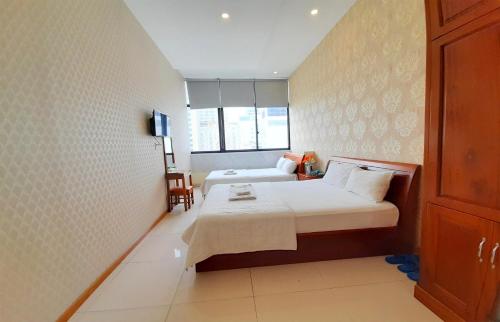 Family Room with Side Sea View image 1