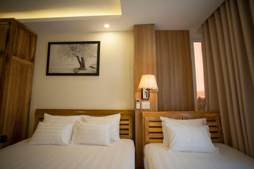 Deluxe Triple Room image 3