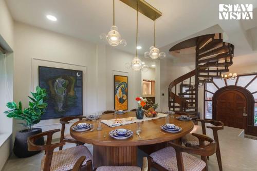 StayVista's House Of J - Embrace Leisure with Lawn, Pool, and Gazebo photo 3
