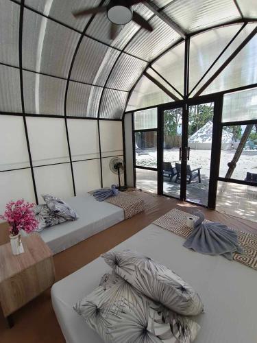 2 double beds