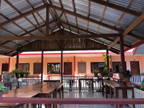JBR Tourist Inn - Port Barton DIY