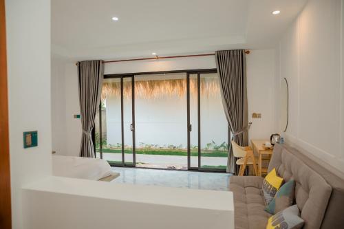 Deluxe Double Room with Garden Access