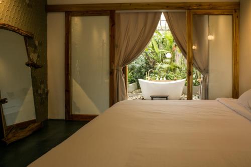 Double Room with Bathtub