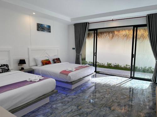 Deluxe Family Studio