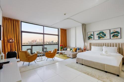 Livbnb Seaside Studio in Palm Jumeirah with Private Terrace and Direct Access to Nakheel Mall, Dubai