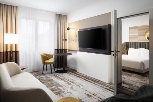 room detail thumbnail 1