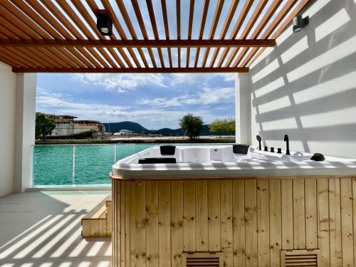 バーン ター オン ザシー14