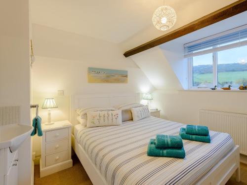 2 Bed in Lulworth Cove DC028