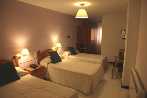 1 double bed, 1 twin bed