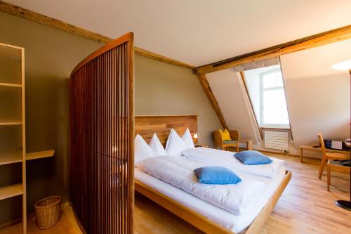 1 queen bed