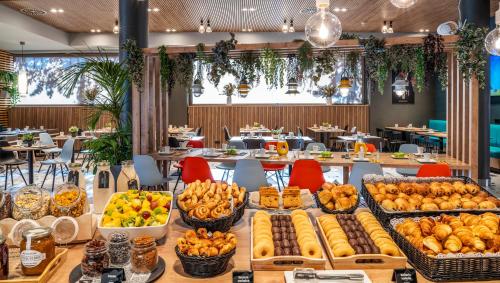 Їжа та напої, ibis Madrid Aeropuerto Barajas Hotel in Мадрид