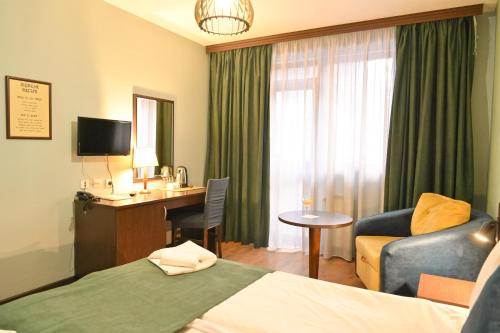 Double or Twin Room with Balcony image 10