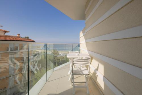 Studio with Partial Sea View image 10