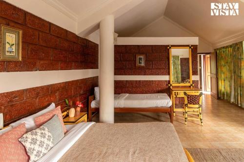 StayVista's Conservancy Bungalow - Koynanagar - 6 kms from Koyna Wildlife Sanctuary - Earthy Rustic Interiors, Private Pool