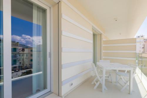 Studio with Terrace image 1
