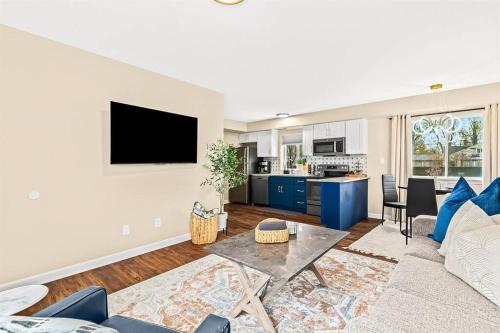 New! Pet-Friendly 1BR in the heart of Roseville! in Roseville, USA