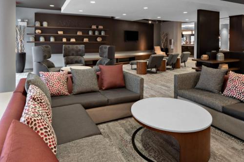 Courtyard by Marriott Raleigh North, Роли