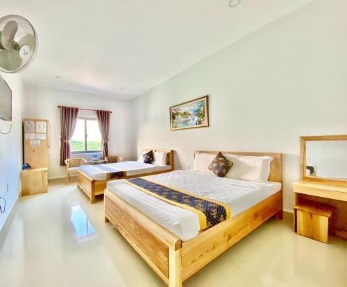 1 queen bed, 1 twin bed