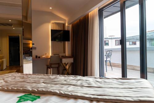 Golden Royal Hotel - image 8