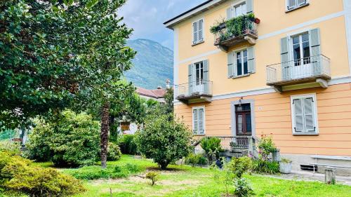  Antica Casa Storica con Giardino in Domodossola