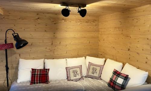 2 bedrooms chalet with enclosed garden and wifi at Mont Noble