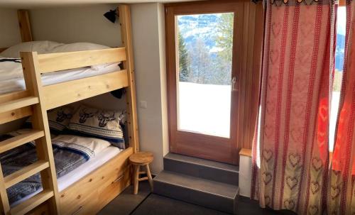 2 bedrooms chalet with enclosed garden and wifi at Mont Noble