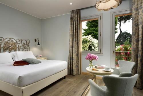 Superior Double Room image 8