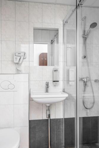 Single Room image 3