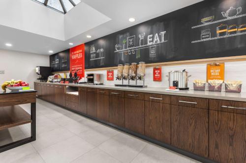 อาหารและเครื่องดื่ม, Hampton Inn & Suites by Hilton Toronto Downtown near เมืองประวัติศาสตร์โรงต้มกลั่น