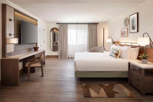 The Scottsdale Resort and Spa, Curio Collection by Hilton in Central Scottsdale