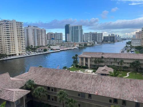 Miami Beach 1B/1B Incredible View apartment with Kitchen in Hallandale Beach, USA