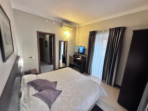 Grand Harbour Hotel - image 10