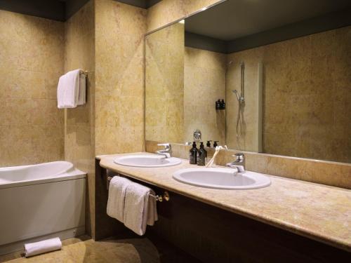 room detail thumbnail 2