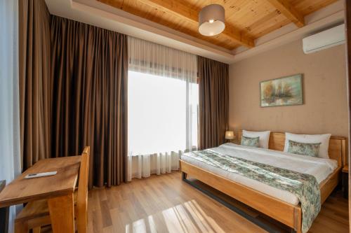 2 bedrooms, 5 beds