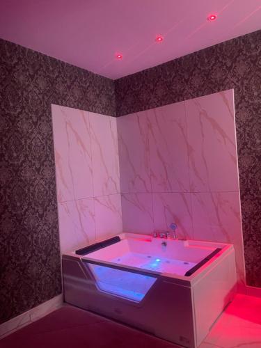Life Hotel 3