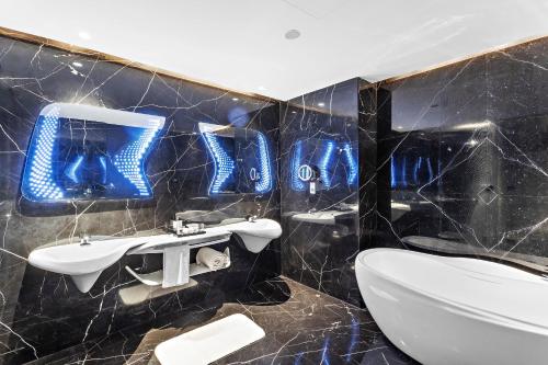 VayK - Ultra Luxury 2BD in Opus - image 12