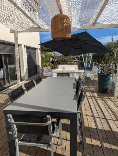 Balcony/terrace, Villa de standing, plages a 25 min, golf a 5 min in Saint-Georges-d'Orques