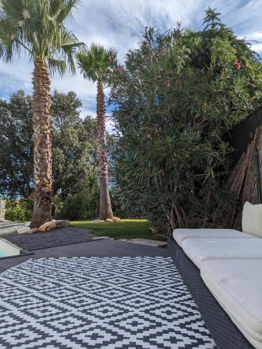 Garden, Villa de standing, plages a 25 min, golf a 5 min in Saint-Georges-d'Orques