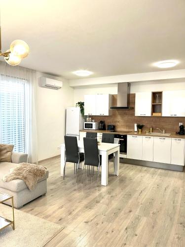 The Elite Suite II downtown AC & garage parking, Bratislava (photo 7)