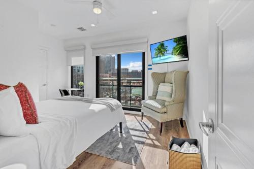 2 Bedroom 1 Bathroom Free Parking Dwntwn Newark in Newark, USA