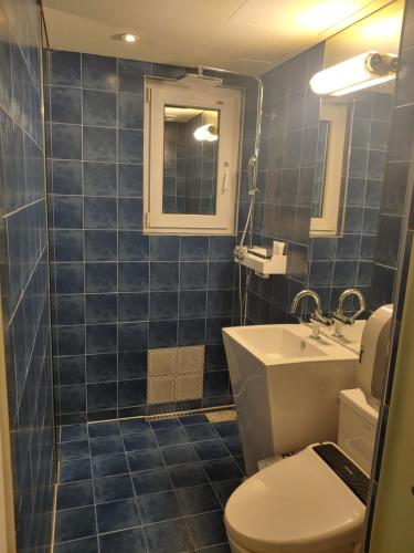 Twin Room with Shower