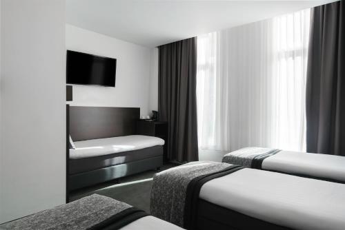 Quadruple Room image 4