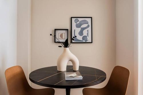 One-Bedroom Apartment image 3