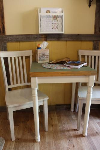 Acorn Hideaways Canton Charming Pioneer Suite 1890s General Store in Canton, USA