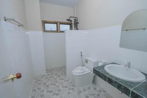 RoomQuest The Peak Patong Hill