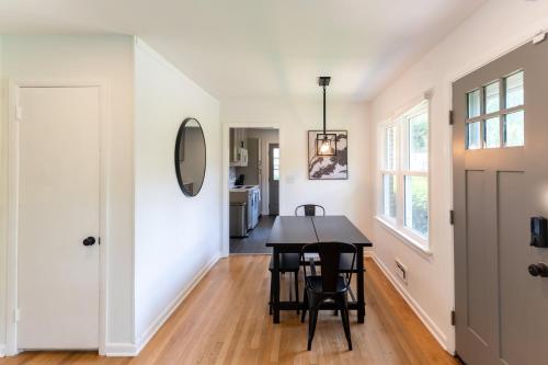 Newly-renovated 5BR home near UVA, Downtown, i64 in Charlottesville, USA