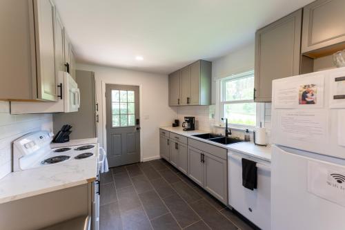 Newly-renovated 5BR home near UVA, Downtown, i64 in Charlottesville, USA